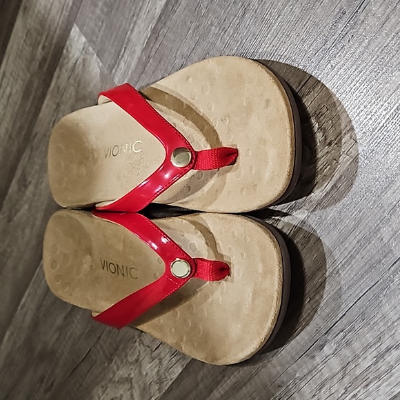 Vionic Mona Red Button Sandals Flip Flops - Picture 3 of 7